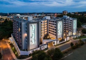 Menlyn hub apartment living with a view on nature